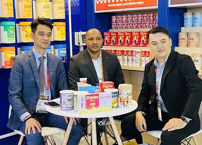 Vinamilk gặp gỡ đối tác, xúc tiến thương mại tại Hội chợ Quốc tế về Thực phẩm và Đồ uống Gulfood 2026 (tại Dubai) vào tháng 1/2026 và vẫn đảm bảo các đơn hàng xuất khẩu qua thị trường Trung Đông trong quý 1