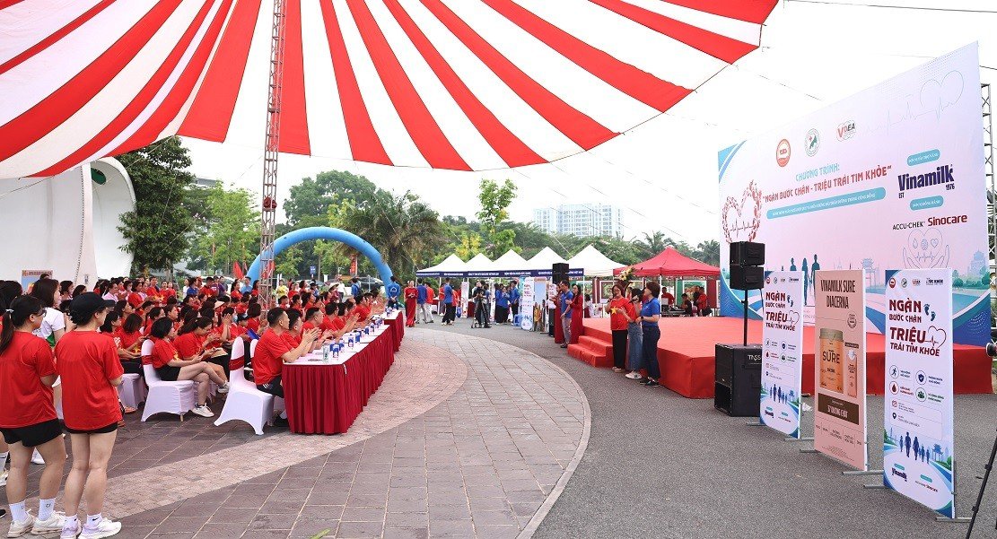 14-1778730550-vinamilk-sure-lan-toa-loi-song-khoa-hoc-tu-dinh-duong-den-van-dong