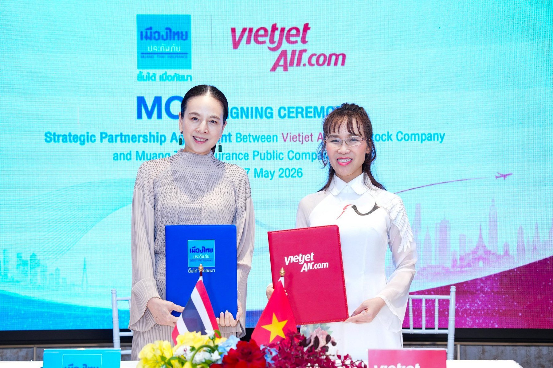 28-1779952072-madam-pang-va-tien-si-nguyen-thi-phuong-thao-dong-hanh-vi-bong-da-va-tinh-huu-nghi-viet-nam-thai-lan