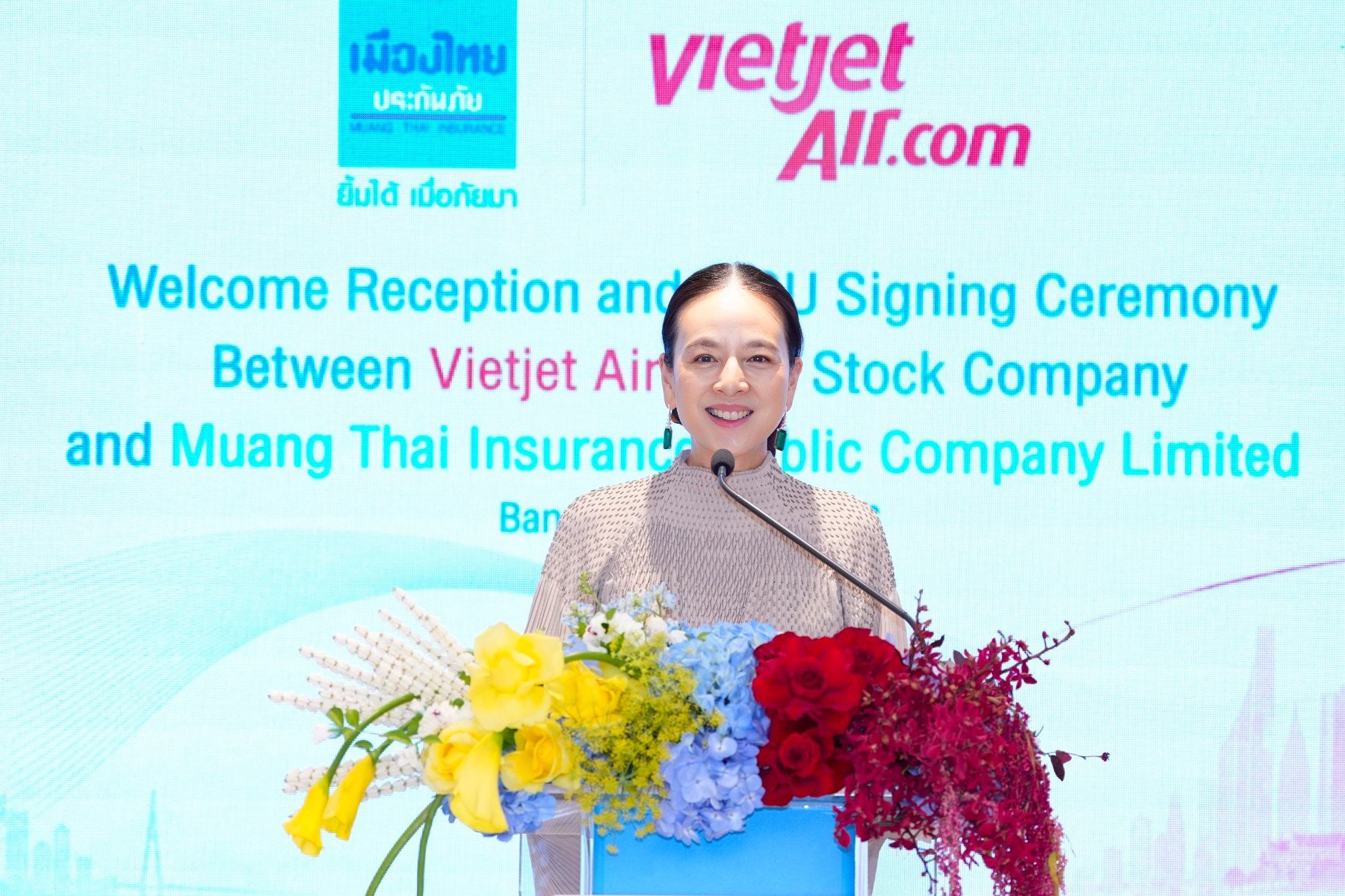 28-1779952072-madam-pang-va-tien-si-nguyen-thi-phuong-thao-dong-hanh-vi-bong-da-va-tinh-huu-nghi-viet-nam-thai-lan