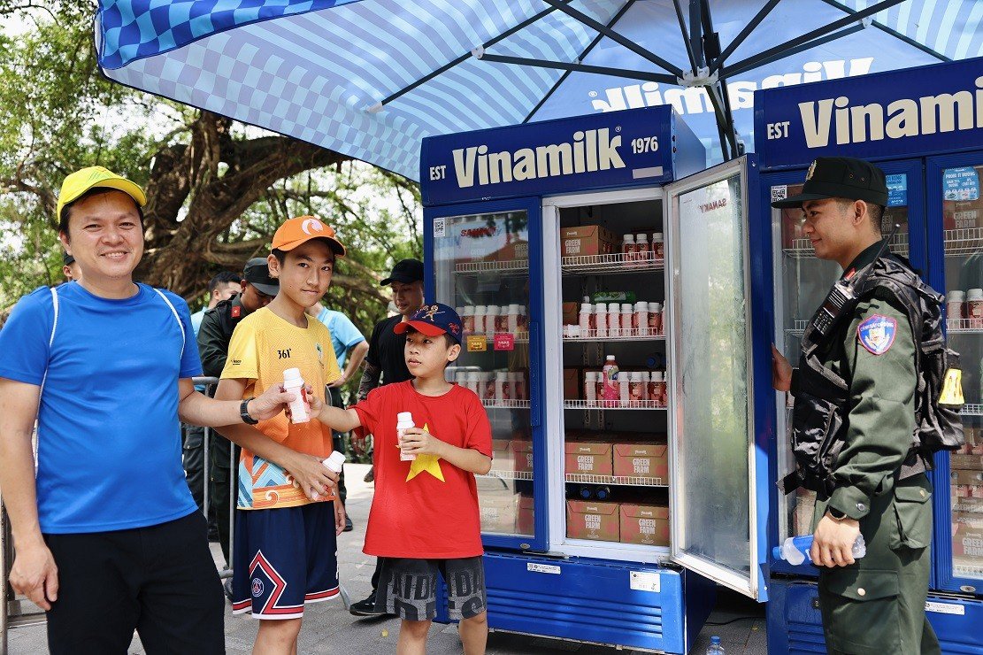01-1780273518-40000-san-pham-dinh-duong-vinamilk-tiep-suc-chuong-trinh-to-quoc-binh-yen