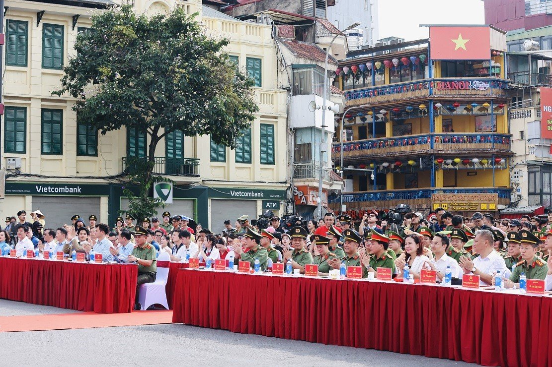 01-1780273518-40000-san-pham-dinh-duong-vinamilk-tiep-suc-chuong-trinh-to-quoc-binh-yen