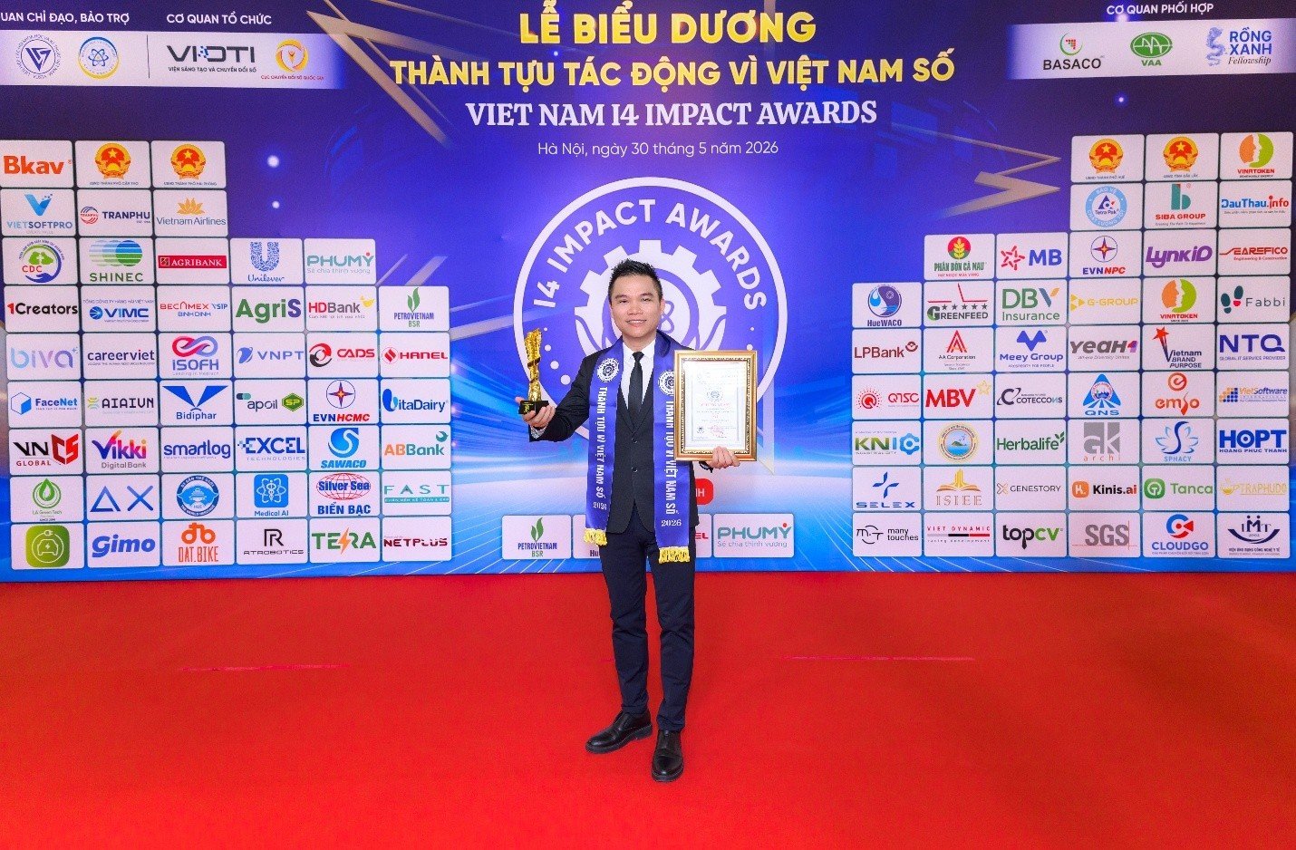 02-1780371623-herbalife-viet-nam-dat-giai-thuong-dich-vu-so-xuat-sac-voi-ung-dung-herbalife-vnhub