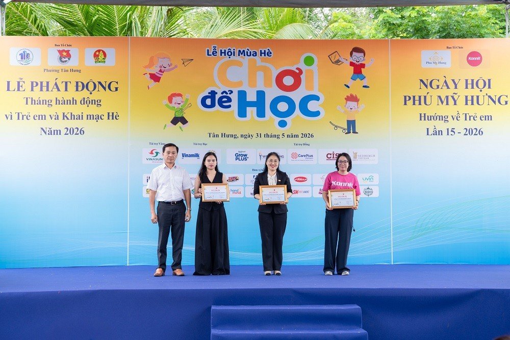 02-1780384930-vinamilk-cung-tre-em-tan-huong-ngay-hoi-mua-he-tai-phu-my-hung