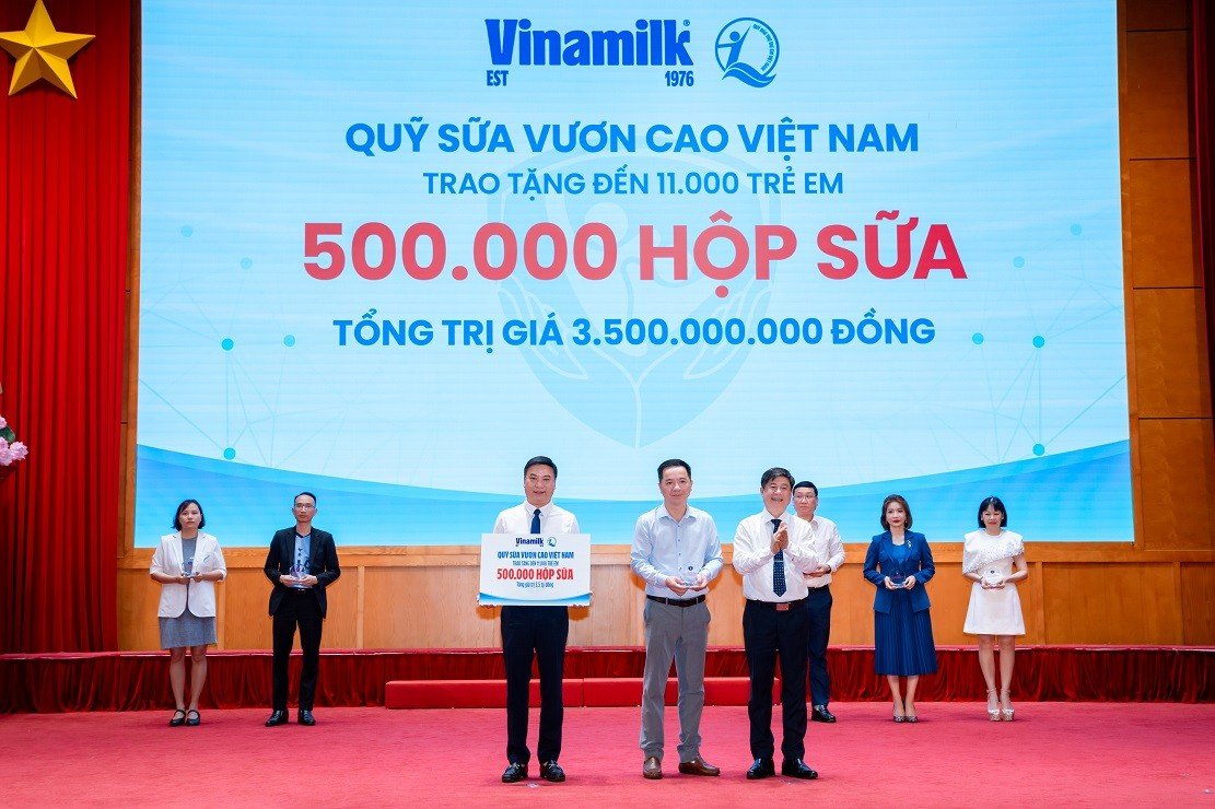 02-1780385420-vinamilk-cung-chung-tay-vi-mot-mua-he-hanh-phuc-an-toan-cho-tre-em-viet-nam