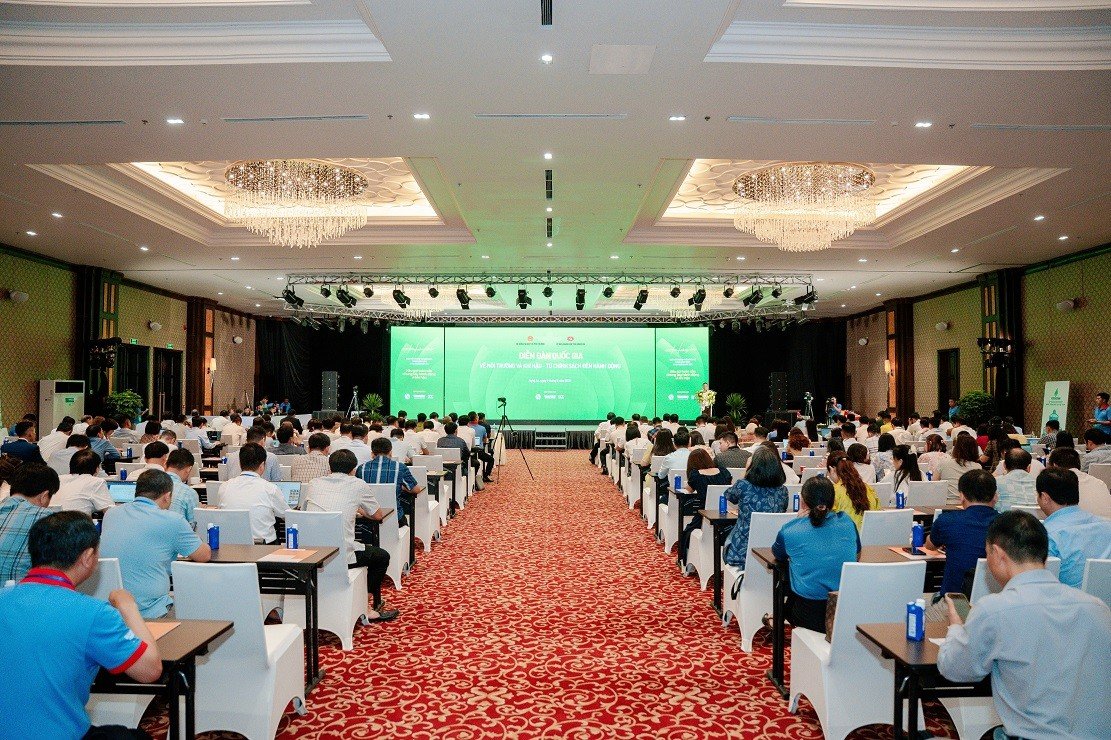 11-1781151511-vinamilk-lan-toa-cac-thuc-hanh-giam-phat-thai-tai-dien-dan-quoc-gia-ve-moi-truong