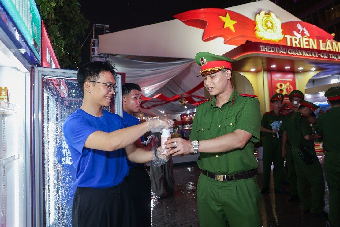 14-1781401702-vinamilk-mang-den-nhung-tram-tiep-nang-luong-giua-gala-to-quoc-binh-yen