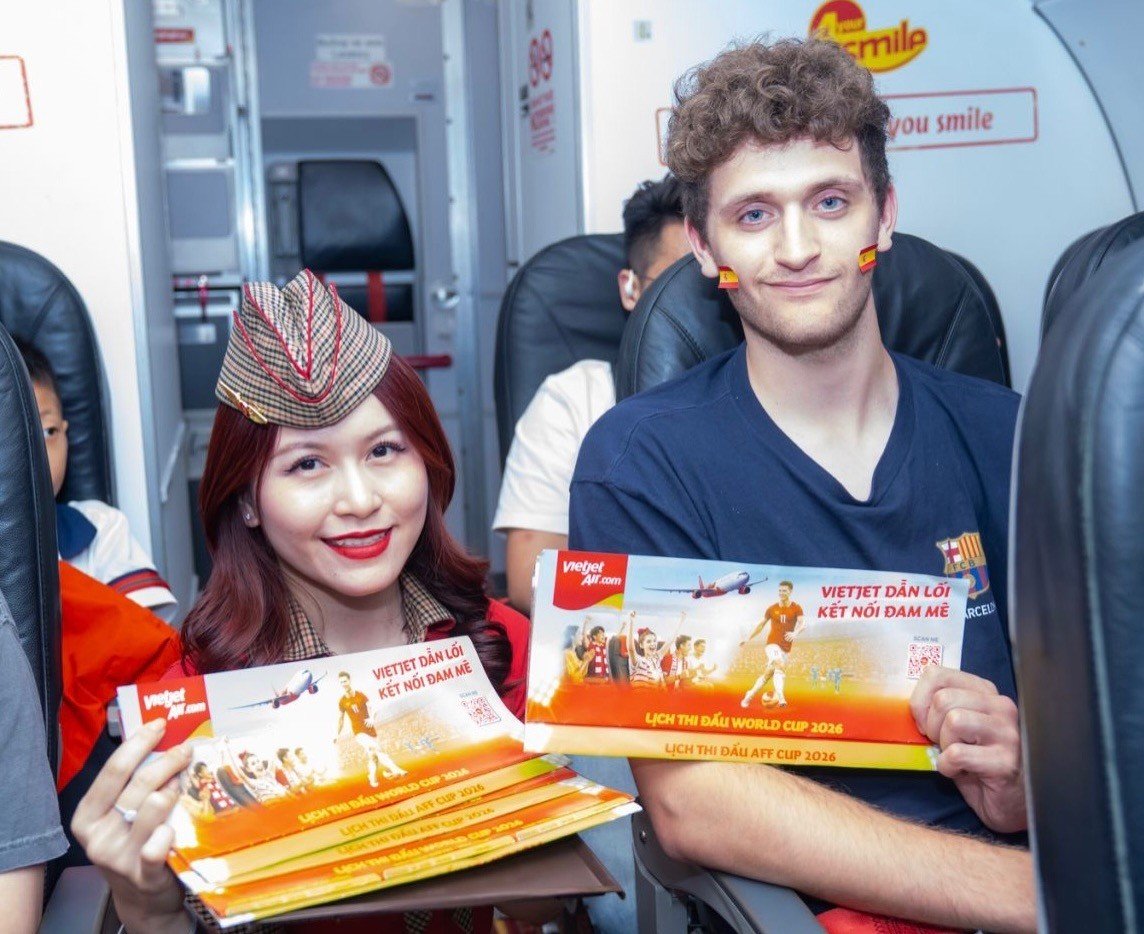 20-1781929394-bay-cung-vietjet-hoa-minh-vao-mua-le-hoi-bong-da-soi-dong-nhat-hanh-tinh