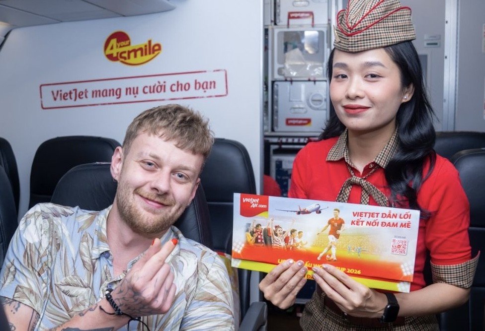 20-1781929395-bay-cung-vietjet-hoa-minh-vao-mua-le-hoi-bong-da-soi-dong-nhat-hanh-tinh
