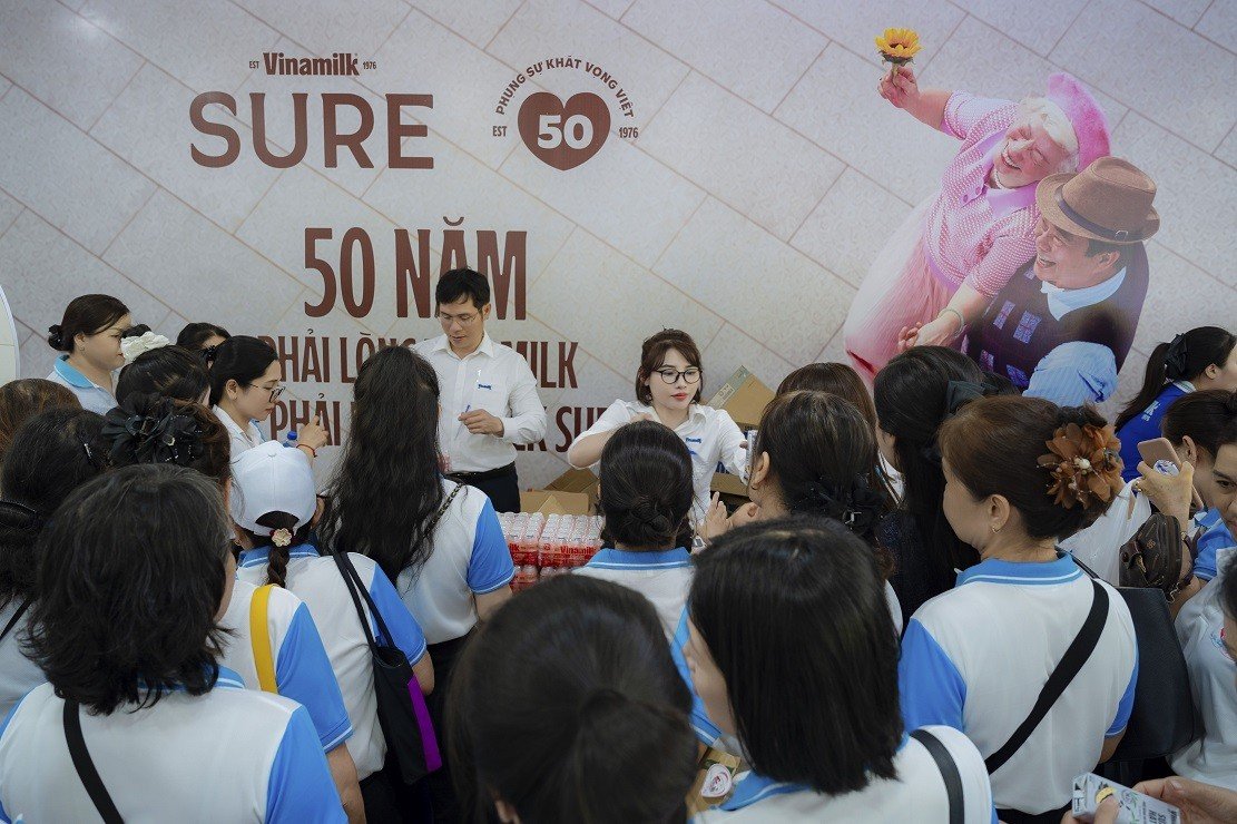 03-1783053406-vinamilk-duy-tri-top-2-thuong-hieu-gia-tri-nhat-viet-nam-4-nam-lien