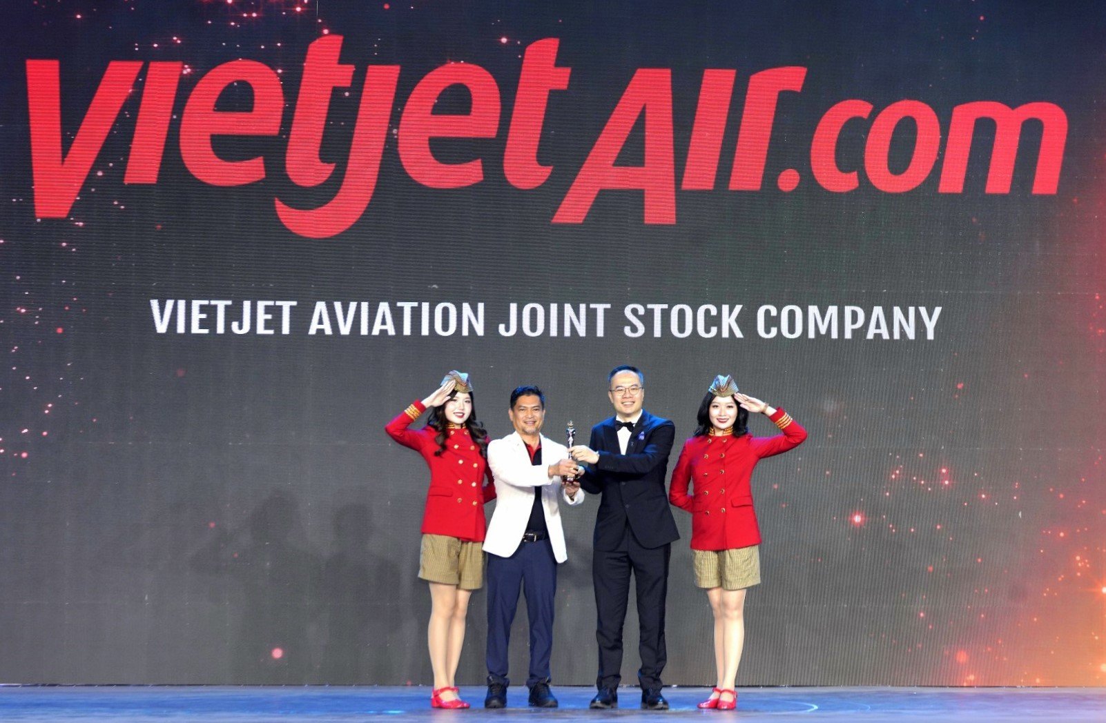 10-1783652833-vietjet-ghi-dau-an-voi-lan-thu-6-lien-tiep-duoc-vinh-danh-noi-lam-viec-tot-nhat-chau-a