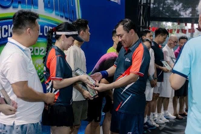 13-1783926494-phuong-xuan-dinh-hon-100-van-dong-vien-tranh-tai-tai-giai-pickleball-ky-niem-1-nam-thanh-lap