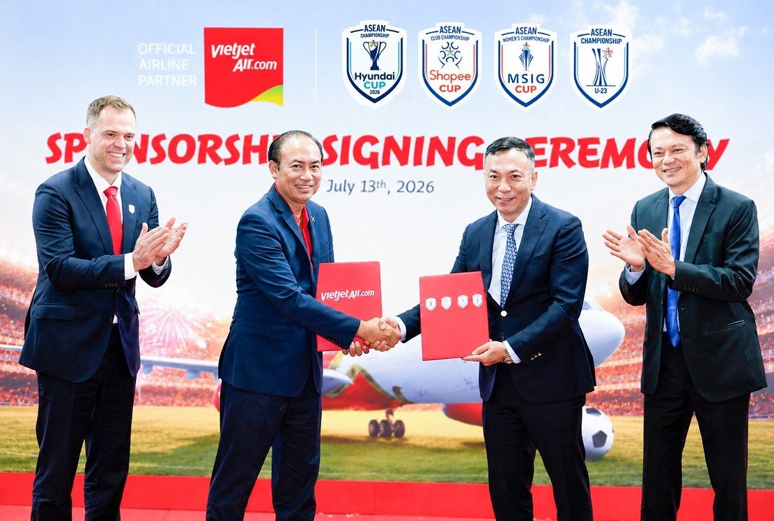 13-1783946473-vietjet-va-ngan-hang-so-vikki-tro-thanh-don-vi-dong-hanh-cung-asean-united-fc
