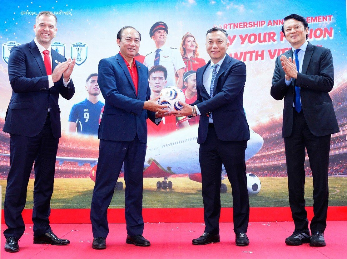 13-1783946493-vietjet-va-ngan-hang-so-vikki-tro-thanh-don-vi-dong-hanh-cung-asean-united-fc