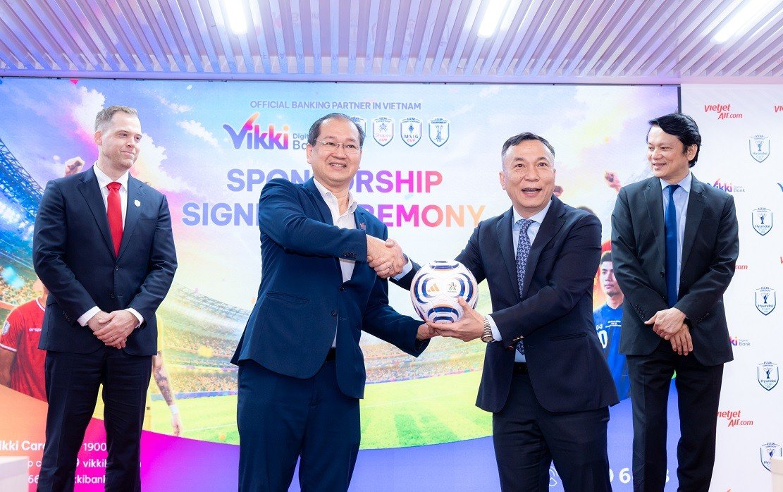 13-1783946513-vietjet-va-ngan-hang-so-vikki-tro-thanh-don-vi-dong-hanh-cung-asean-united-fc
