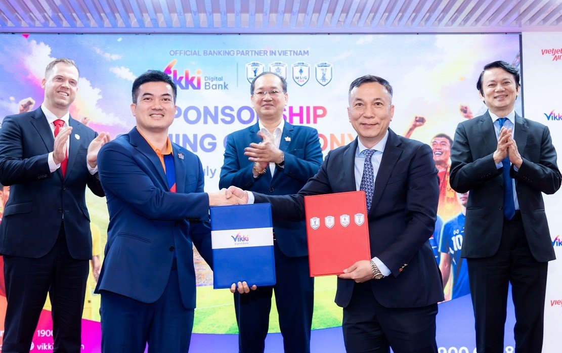 13-1783946535-vietjet-va-ngan-hang-so-vikki-tro-thanh-don-vi-dong-hanh-cung-asean-united-fc