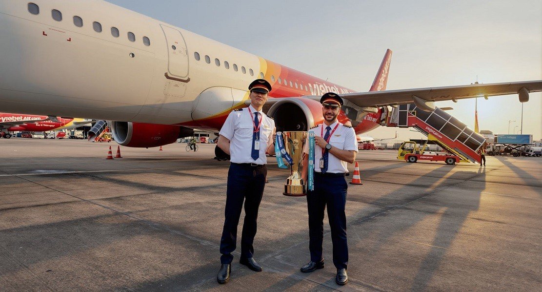 13-1783946589-vietjet-va-ngan-hang-so-vikki-tro-thanh-don-vi-dong-hanh-cung-asean-united-fc