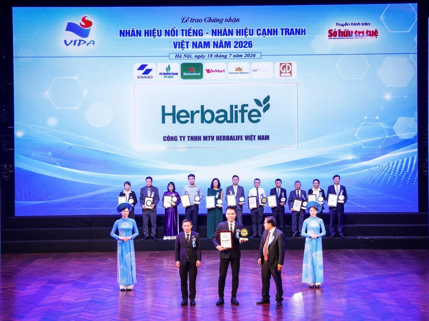 20-1784532889-herbalife-viet-nam-duoc-xep-hang-thuoc-top-10-nhan-hieu-noi-tieng-viet-nam-nam-2026