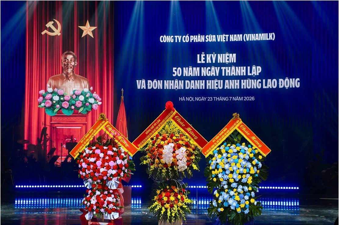 24-1784904087-tu-ba-nha-may-bo-hoang-den-top-1-thuong-hieu-sua-tiem-nang-nhat-the-gioi
