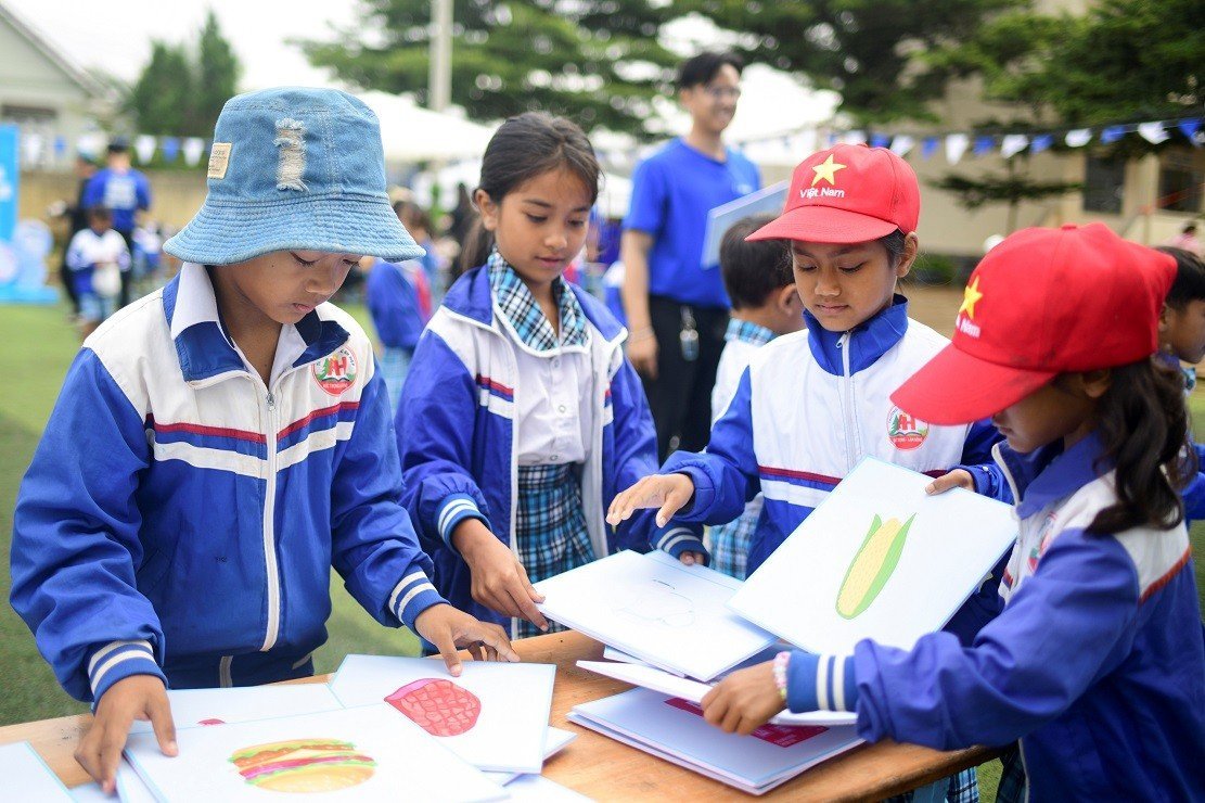 04-1785831536-50-nam-vinamilk-ben-bi-cham-soc-nen-tang-cho-the-he-viet-nam-tuong-lai