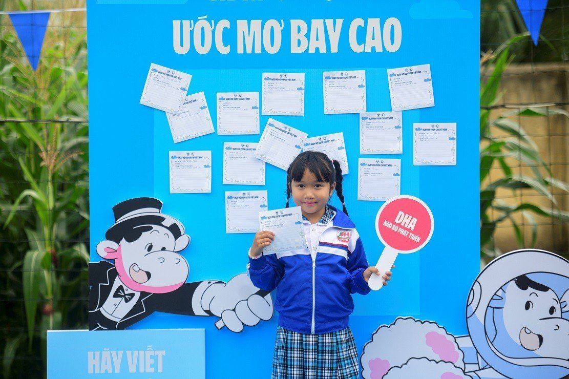 04-1785831665-50-nam-vinamilk-ben-bi-cham-soc-nen-tang-cho-the-he-viet-nam-tuong-lai