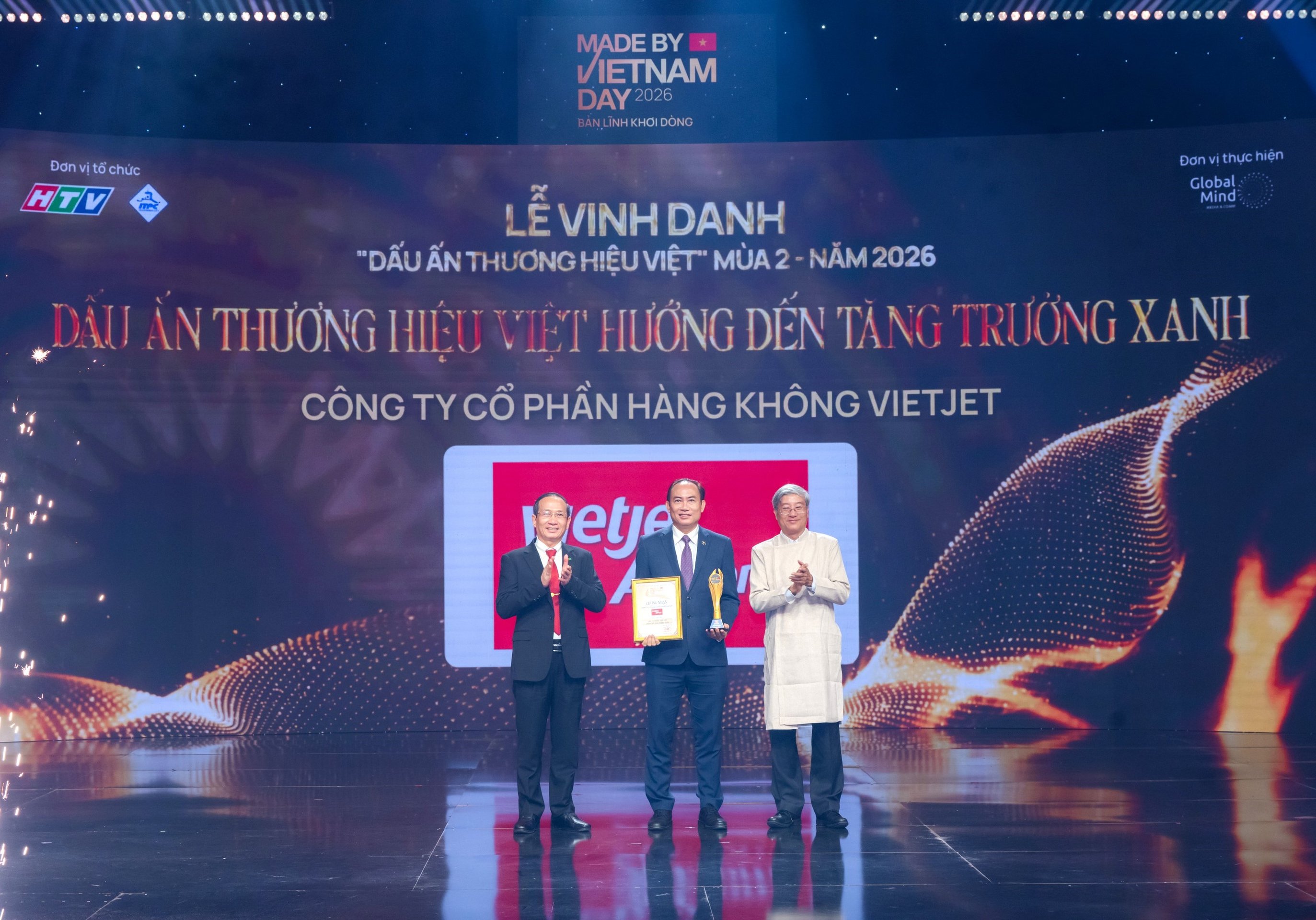 09-1786259518-vietjet-duoc-vinh-danh-dau-an-thuong-hieu-viet-huong-toi-tang-truong-xanh