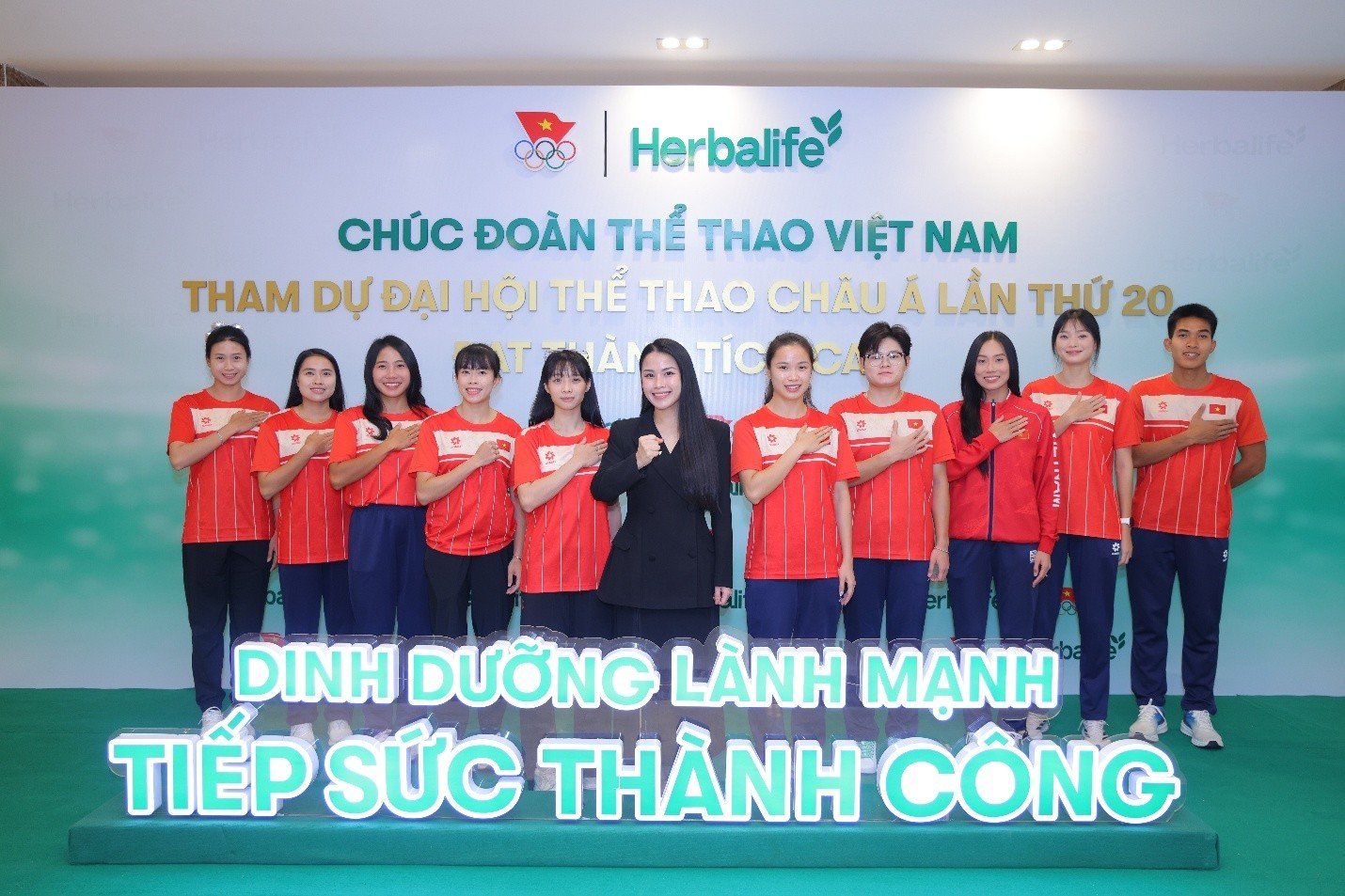 11-1789082952-herbalife-viet-nam-dong-hanh-cung-uy-ban-olympic-viet-nam-to-chuc-le-xuat-quan-cua-doan-the-thao-viet-nam-tham-du-dai-hoi-the-thao-chau-a-lan-thu-20-tai-nhat-ban