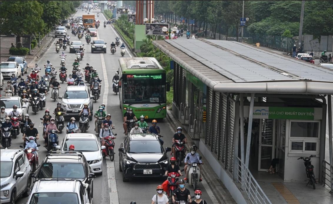 16-1789541111-ha-noi-cho-phep-o-to-xe-may-di-vao-lan-brt-truc-lang-ha-giang-vo