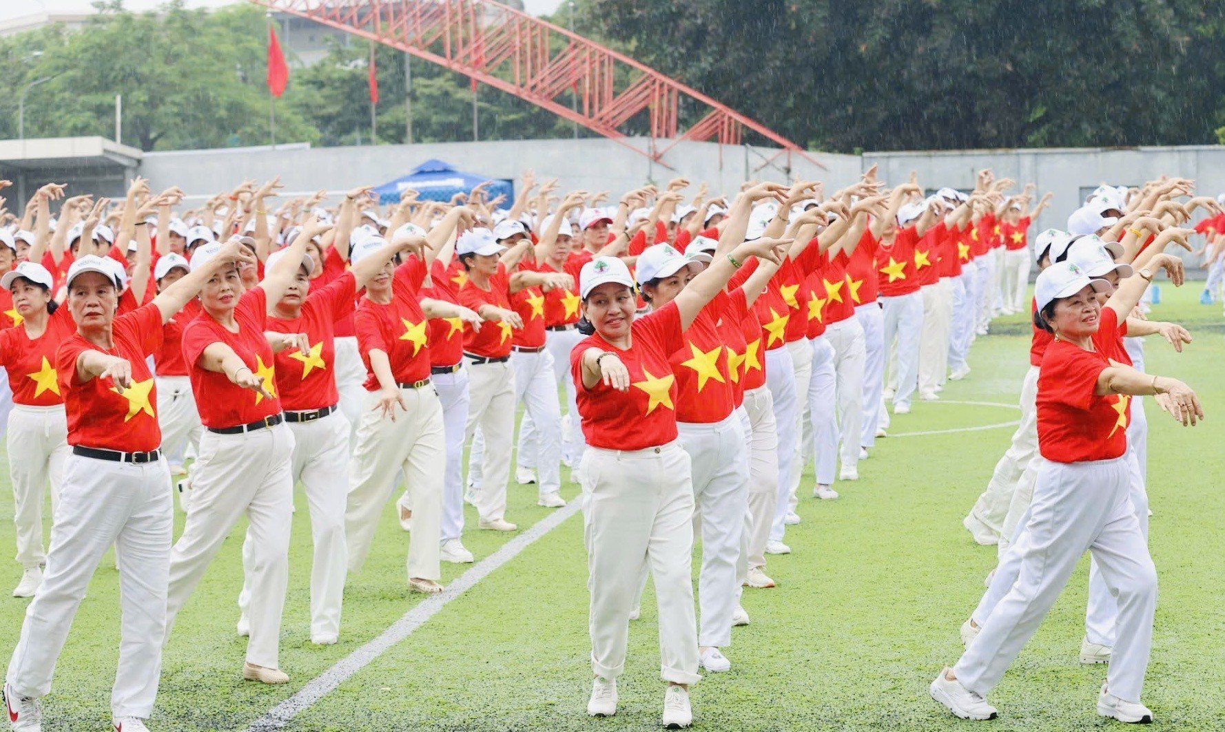 18-1789720556-vinamilk-mang-giai-phap-dinh-duong-va-cham-soc-suc-khoe-den-nguoi-cao-tuoi-thu-do