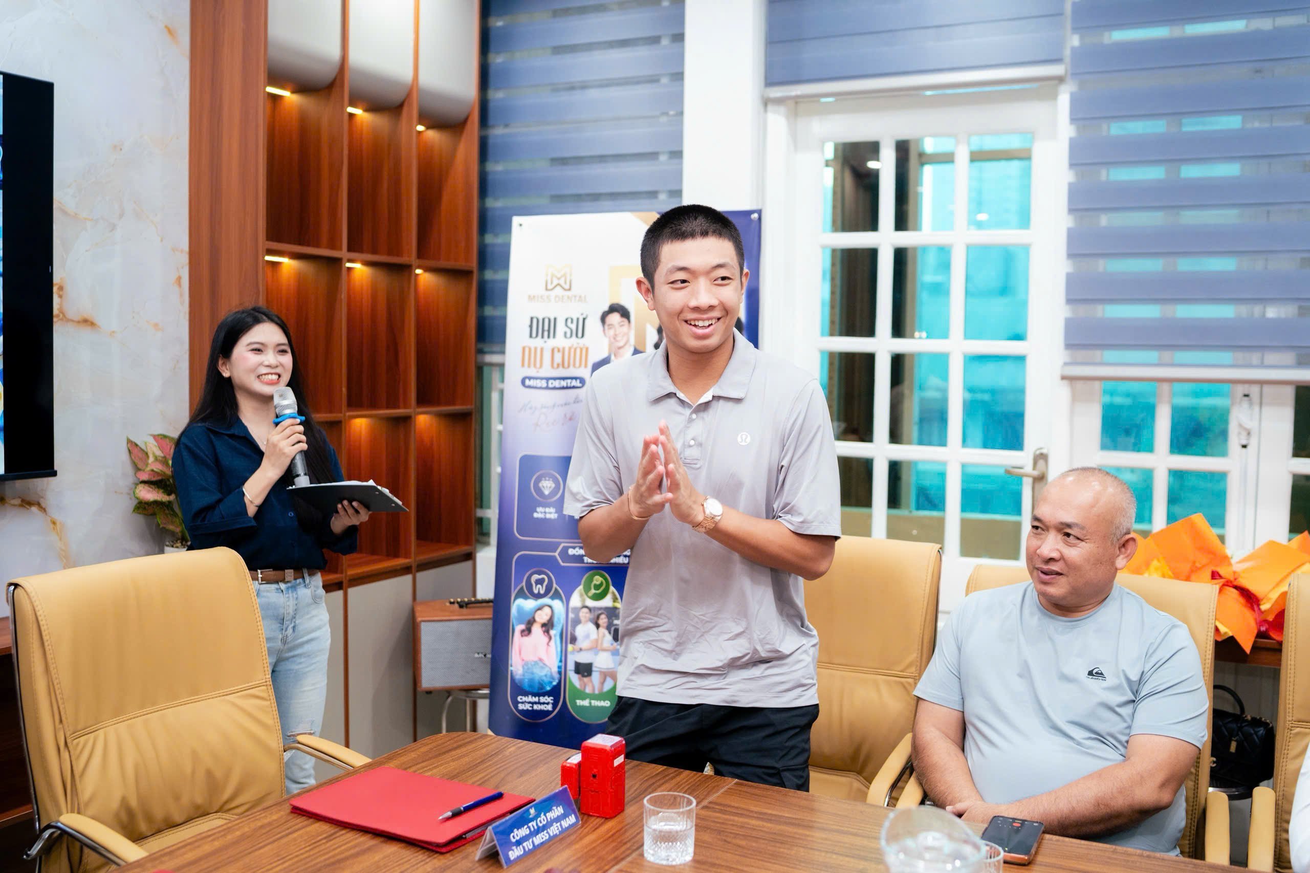 26-1790420535-miss-dental-va-cu-bat-tay-chien-luoc-voi-tay-vot-quang-duong-dua-nu-cuoi-viet-vuon-tam-quoc-te