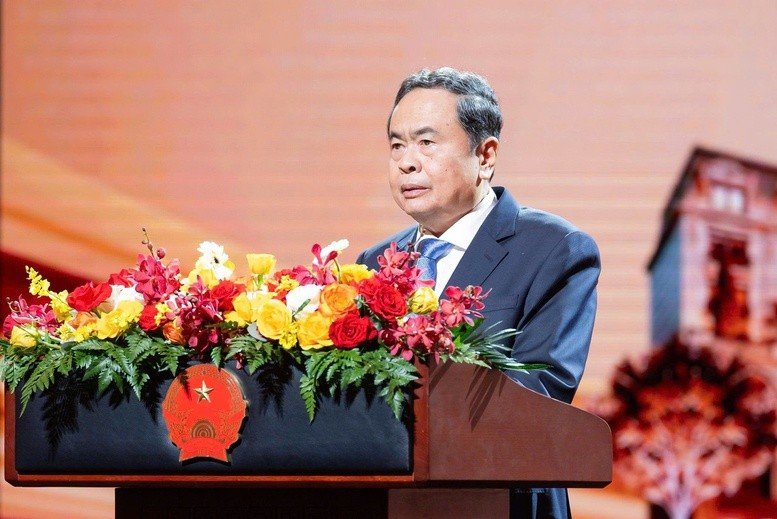 07-1791368311-chu-tich-tap-doan-brg-nguyen-thi-nga-duoc-phong-tang-danh-hieu-anh-hung-lao-dong-thoi-ky-doi-moi