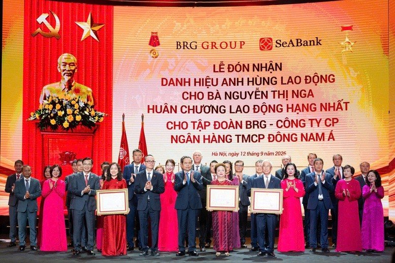 07-1791368426-chu-tich-tap-doan-brg-nguyen-thi-nga-duoc-phong-tang-danh-hieu-anh-hung-lao-dong-thoi-ky-doi-moi