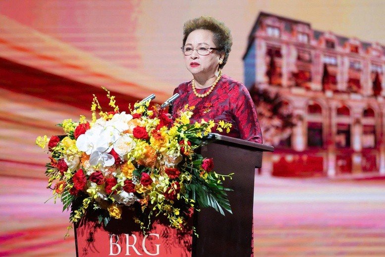 07-1791368510-chu-tich-tap-doan-brg-nguyen-thi-nga-duoc-phong-tang-danh-hieu-anh-hung-lao-dong-thoi-ky-doi-moi