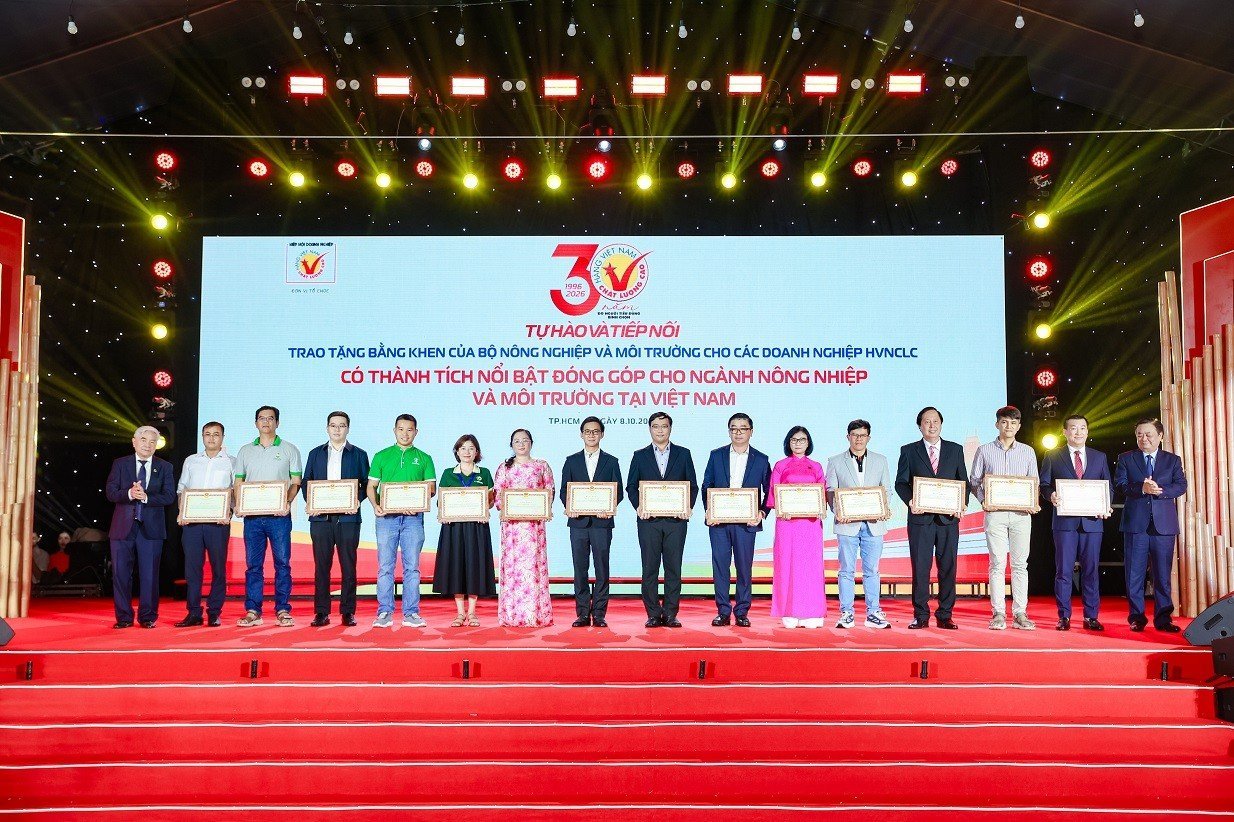 11-1791712809-vinamilk-va-bai-toan-giu-niem-tin-nguoi-tieu-dung-qua-nhieu-the-he