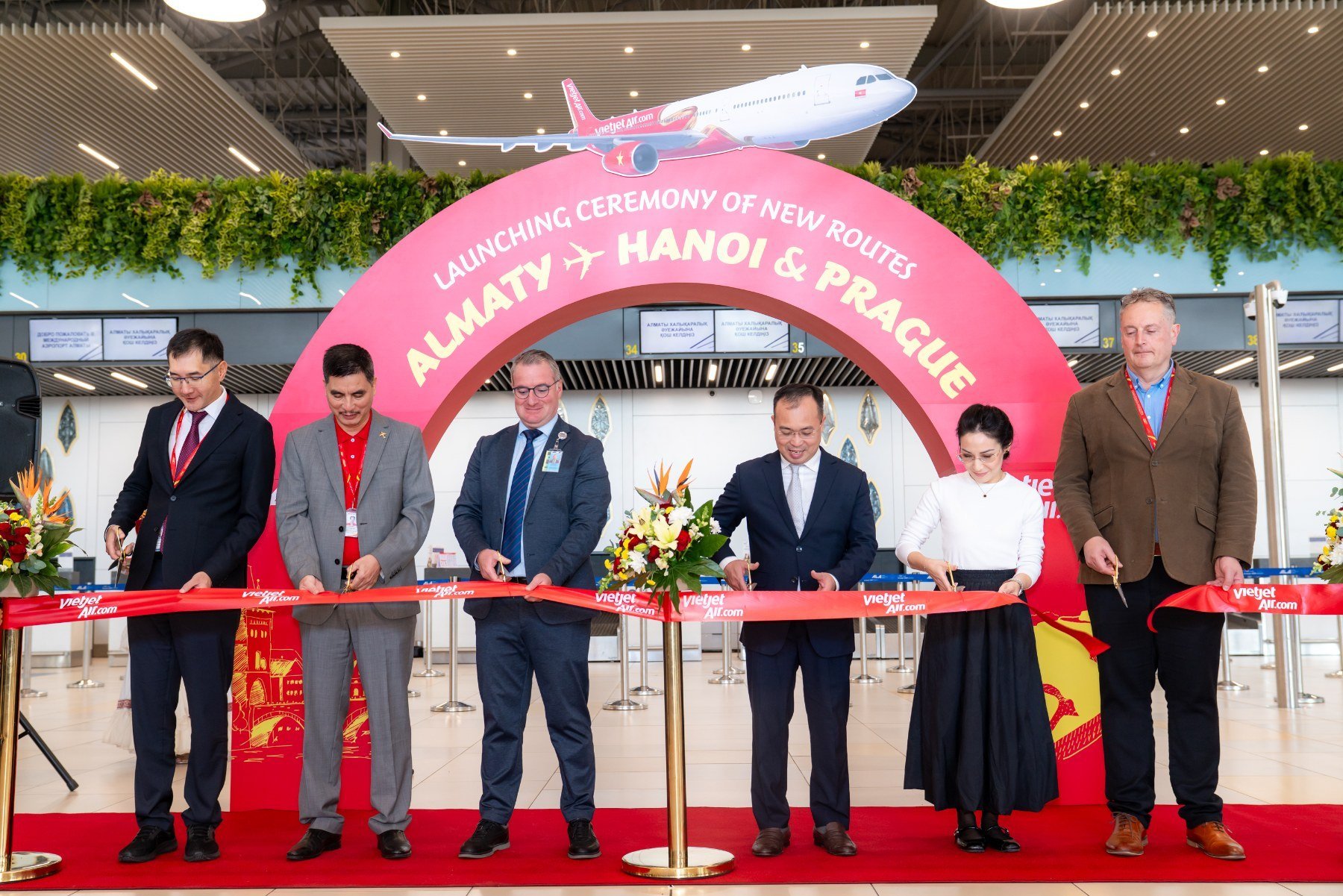 11-1791714177-vietjet-khai-truong-loat-duong-bay-ha-noi-almaty-ha-noi-praha-va-almaty-praha-tang-cuong-ket-noi-a-au