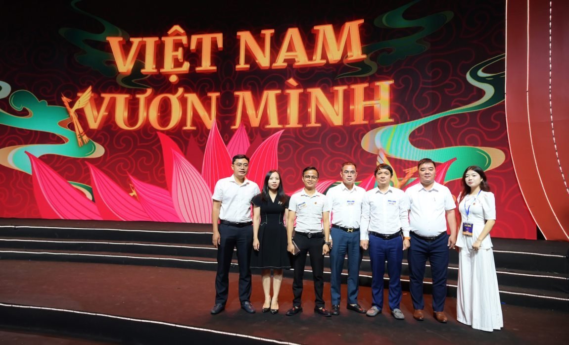 10-1791585126-tap-chi-nguoi-xay-dung-dau-an-40-nam-xay-dung-va-phat-trien