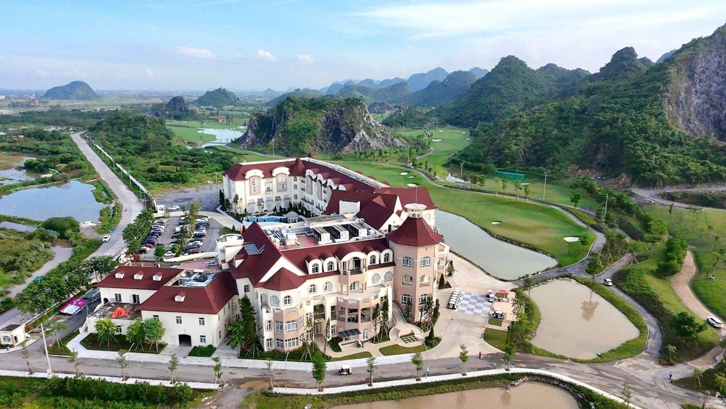 19-1792403335-bon-san-pham-dich-vu-thuoc-tap-doan-brg-duoc-vinh-danh-thuong-hieu-quoc-gia-viet-nam-2026