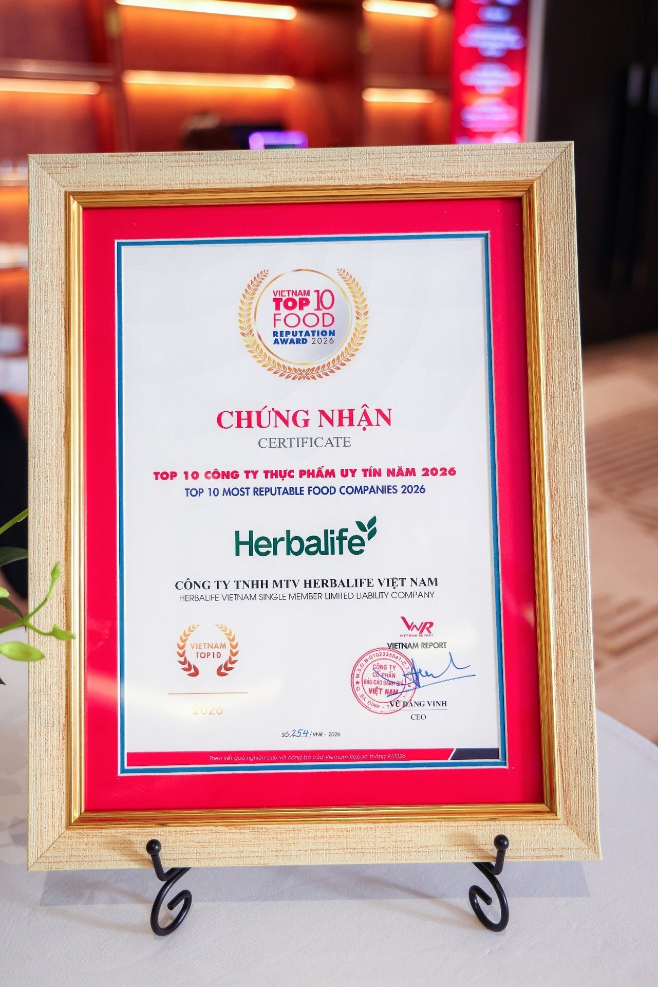 25-1792914902-herbalife-viet-nam-1enhan-giai-thuong-top-10-cong-ty-thuc-pham-uy-tin-nam-thu-6-lien-tiep