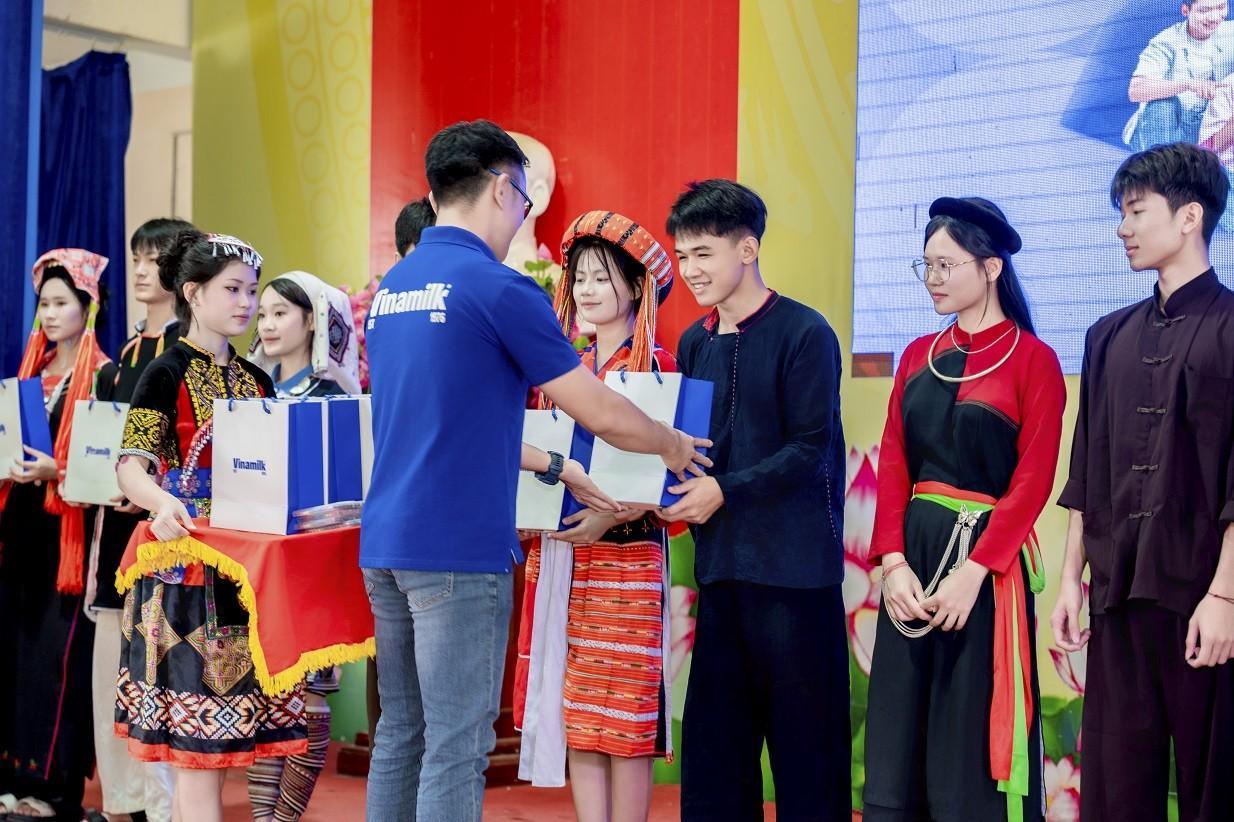 31-1793412314-vinamilk-chung-tay-xay-dung-suc-de-khang-so-cho-the-he-tuong-lai
