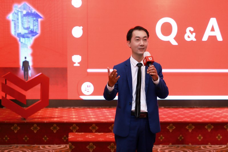 Ông Vũ Tiến Thành – CEO DKRA Property Management, thành viên của DKRA Vietnam giải đáp các câu hỏi từ khách mời