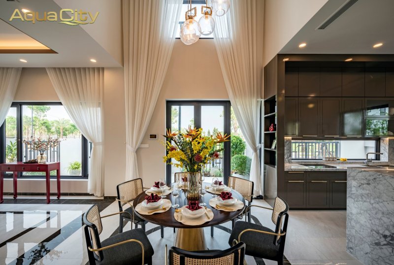 Nhà phố diện tích lớn theo phong cách hiện đại tinh tế thu hút khách hàng tham quan