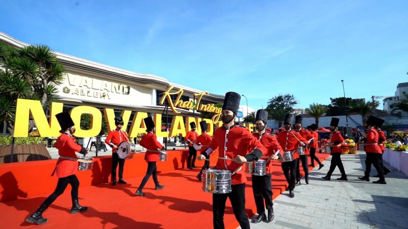 Không khí khai trương náo nhiệt ngày 06/11 tại Novaland Gallery.