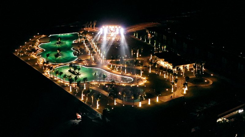Ocean Pool là một trong những điểm nhấn độc đáo tại The Tropicana.