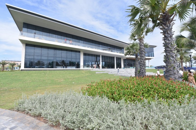 Với kết cấu 2 tầng cùng tầm nhìn hướng biển, Welcome Center đem đến trải nghiệm đắm mình vào thiên nhiên thú vị.