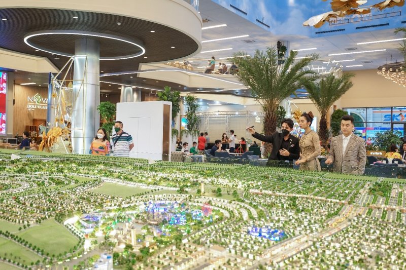 Cặp sao còn tham quan, tìm hiểu các dự án trọng điểm như Aqua City, NovaWorld Ho Tram, NovaWorld Phan Thiet...