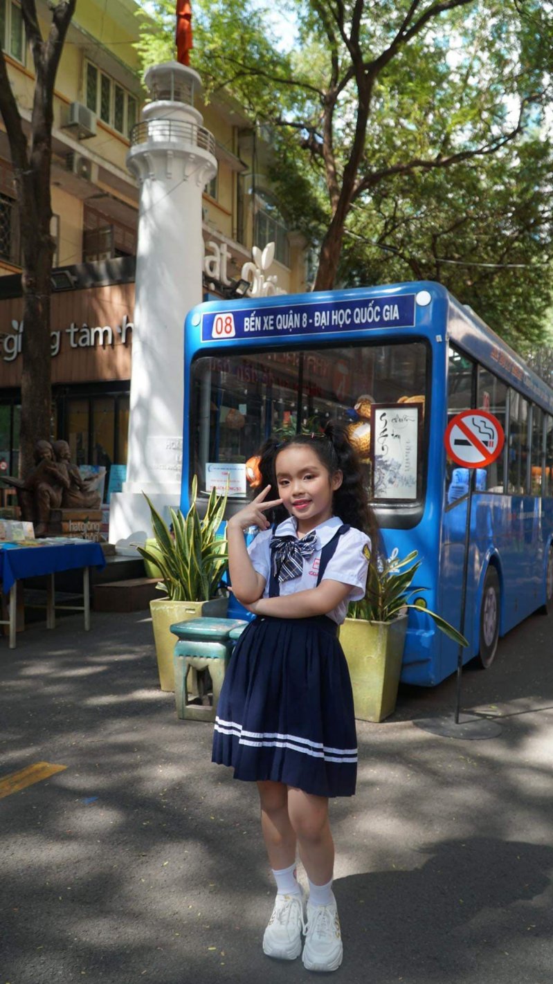 Kitty Thiên Kim từng vượt qua hơn 1000 thí sinh và đạt giải Khuyến Khích trong cuộc thi “Em nhảy Ghen cô vy” do báo Thanh Niên tổ chức