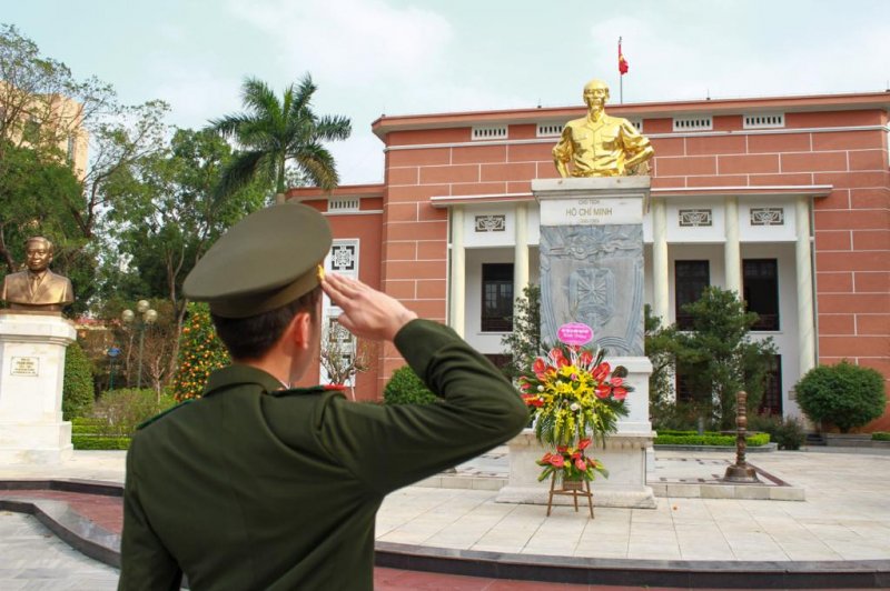 Vì Minh Đức luôn tự hào về màu áo đang khoác lên mình và không ngừng cố gắng phấn đấu, tu dưỡng, rèn luyện đạo đức cách mạng để trở thành người chiến sỹ công an trong tương lai “Vì nước quên thân, vì dân phục vụ.