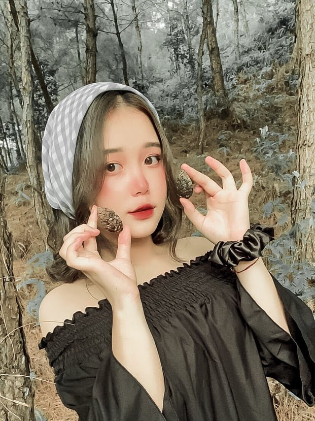 Không chỉ gây thương nhớ với gương mặt xinh đẹp, Kiều Linh còn sở hữu thành tích học tập khá, giỏi. 10x cũng từng tham gia nhiều cuộc thi năng khiếu về hát, múa của trường và được dự thi cấp tỉnh, trung ương.