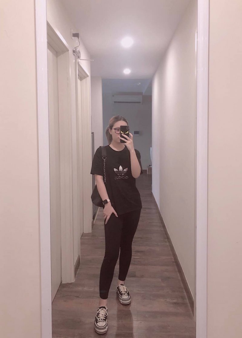 Để giữ gìn vóc dáng, Vân Nguyễn rất chăm chỉ luyện tập sau thời gian học tập và làm việc.