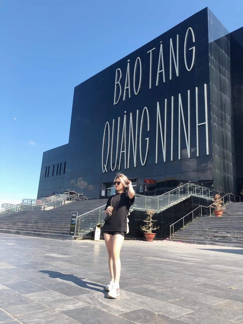 Ngoại hình xinh đẹp cùng khả năng sáng tạo content độc đáo giúp Vân Nguyễn nhận được nhiều hợp đồng quảng cáo từ các nhãn hàng. Trở thành KOL giúp Vân Nguyễn có nguồn thu nhập khá ổn định và danh tiếng tốt.